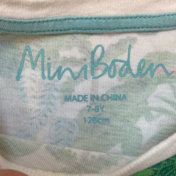 Mini Boden dinosaur 🦖 tee - Picture 2 of 4